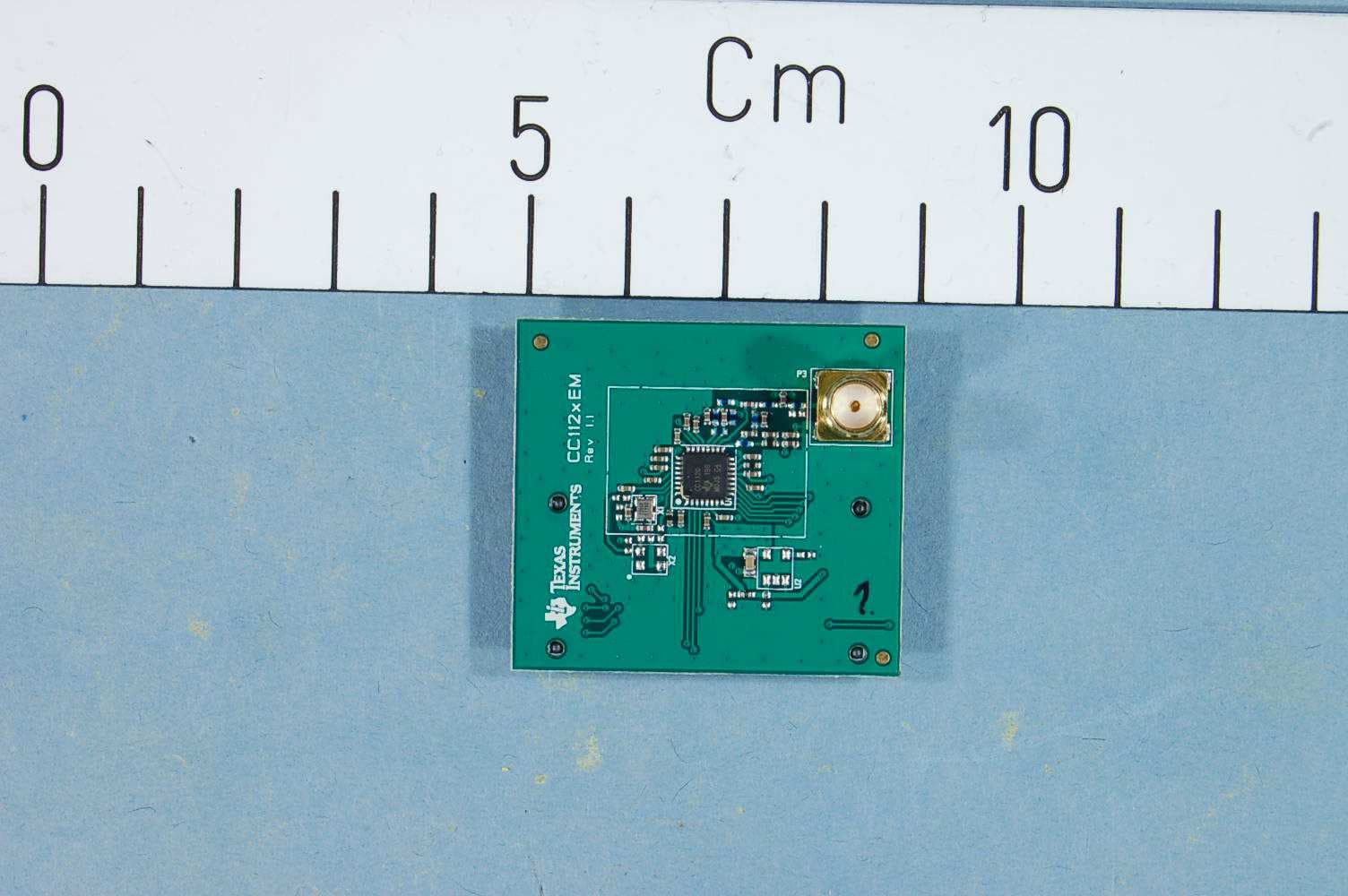 The CC1120EM-868-915 is a development tool for the sub-1 GHz CC1120 RF transceiver chip from Texas Instruments. - FCC ID ZAT1120EM900 - Texas Instruments Inc. (3)
