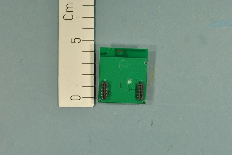 The 7IDEM is a development tool for TIs 2.4 GHz 7ID System-on-Chip - FCC ID ZAT7IDEM - Texas Instruments Inc. (4)