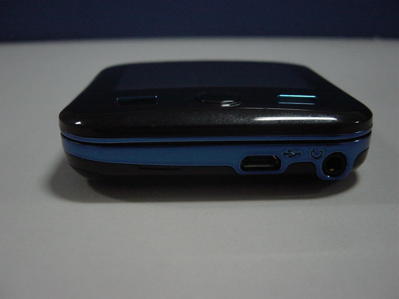 MOBILE PHONE - FCC ID ZC4R10 - Corporativo Lanix S.A. de C.V. (4)
