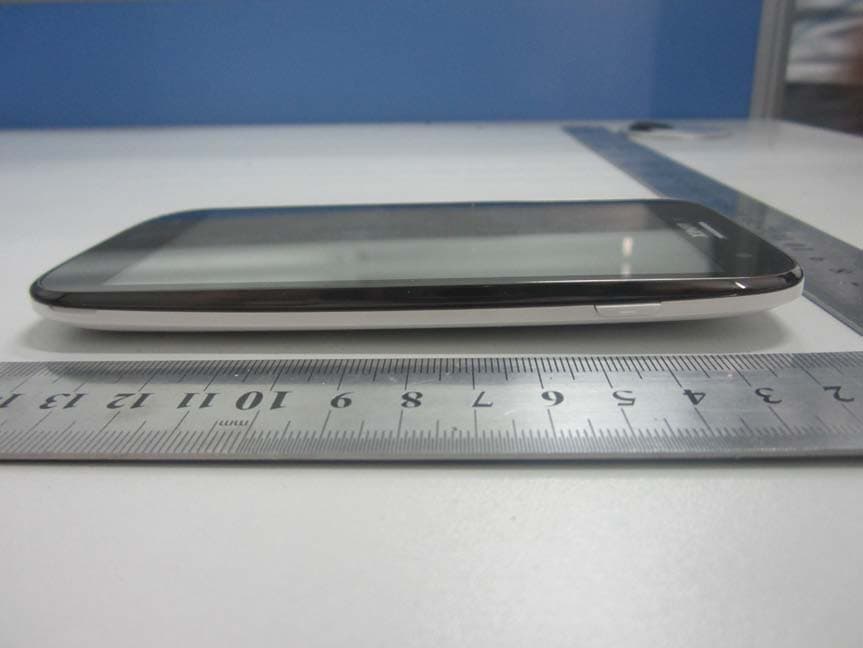 Smartphone - FCC ID ZC4S600 - Corporativo Lanix S.A. de C.V. (3)