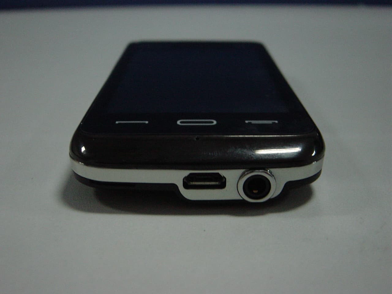 MOBILE PHONE - FCC ID ZC4T99 - Corporativo Lanix S.A. de C.V. (5)