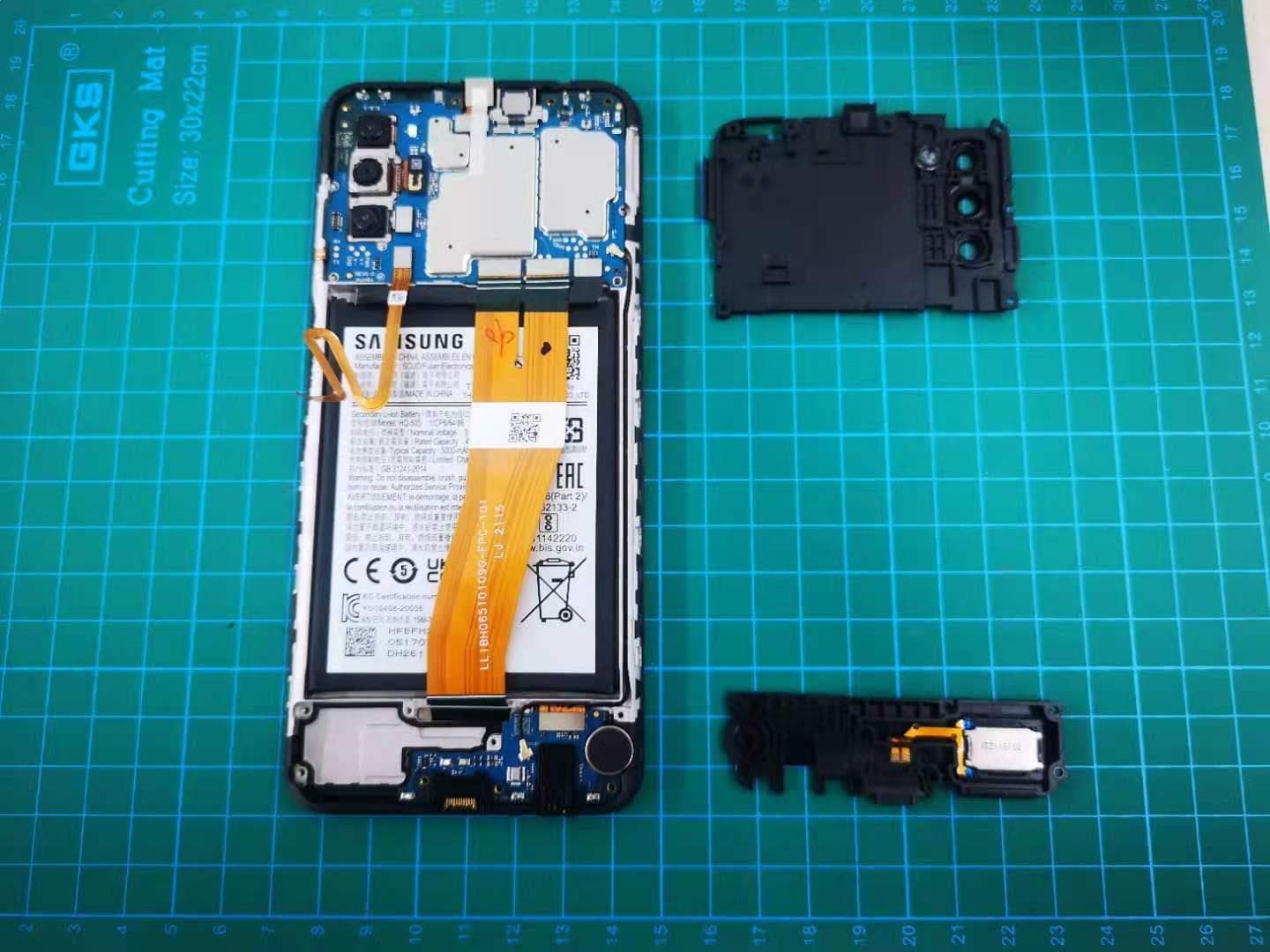 Multi-band GSM/WCDMA/LTE phone with Bluetooth, WLAN - FCC ID ZCASMA037F - SAMSUNG Electronics Co., Ltd. (2)