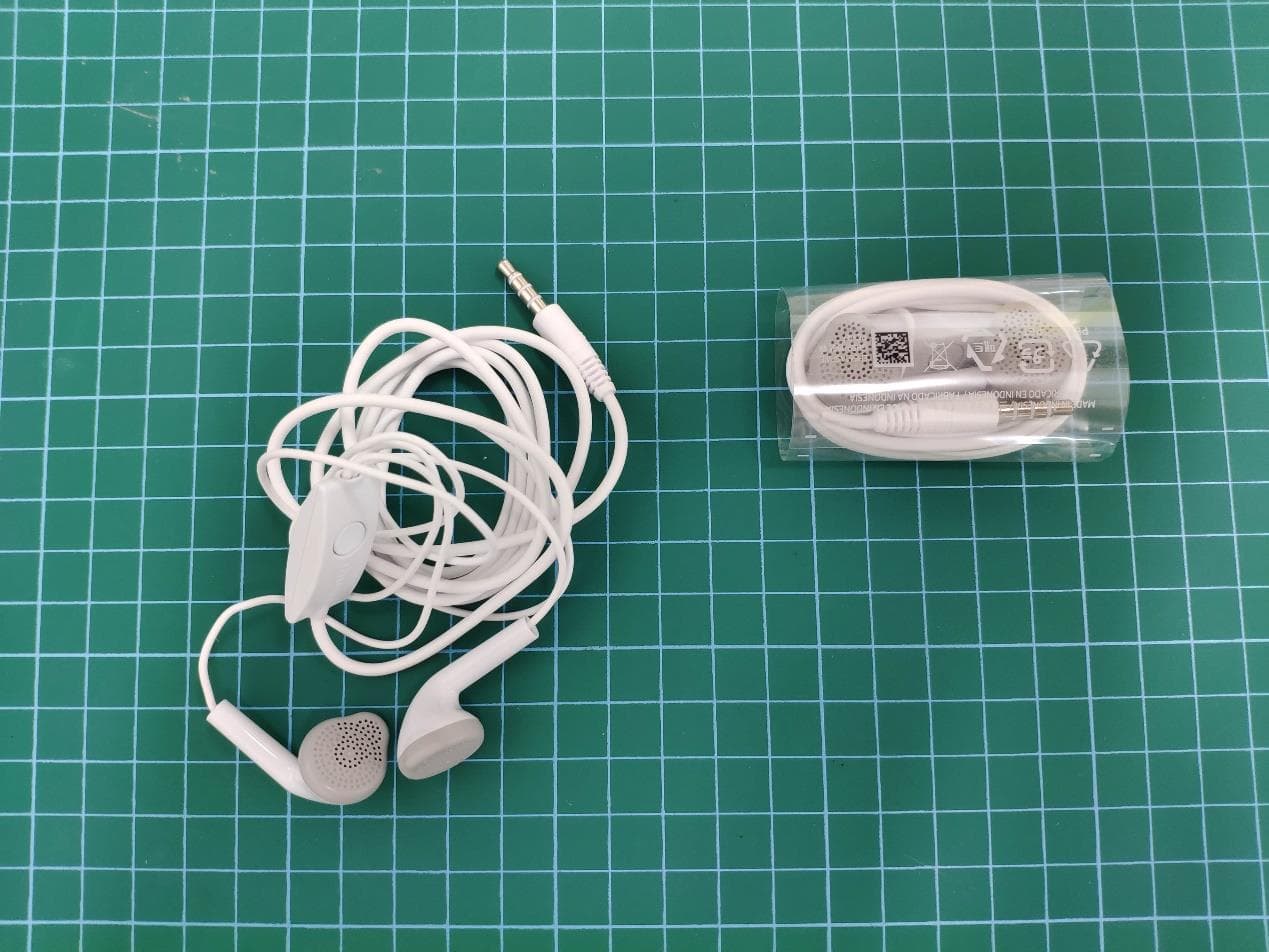 Multi-band GSM/WCDMA/LTE mobile phone with Bluetooth, WLAN - FCC ID ZCASMA042F - SAMSUNG Electronics Co., Ltd. (3)