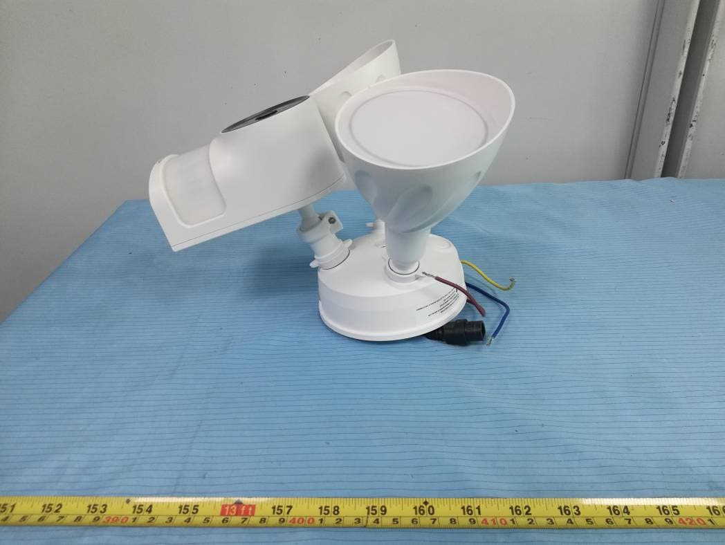 4.0 MP Wireless Floodlight Camera - FCC ID ZDEF41 - ShenZhen Foscam Intelligent Technology Co., Ltd. (4)