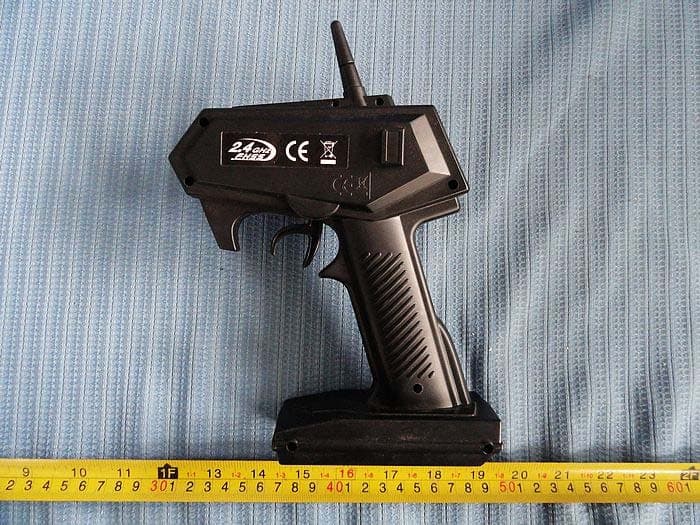 Radio control speed boat - FCC ID ZDTJH80002 - Joysway Hobby (HK) Limited (2)