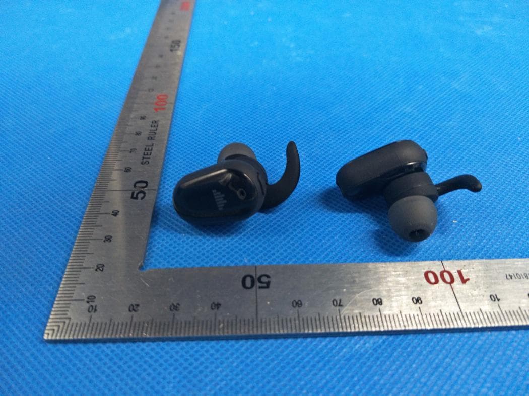 BLUETOOTH TRUE WIRELESS EARBUDS - FCC ID ZHW-808699 - The Source (Bell) Electronics Inc. (4)