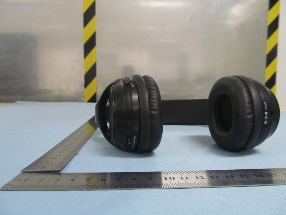 Bluetooth Headset - FCC ID ZKI-BBH100 - VOXLAND SARL (4)