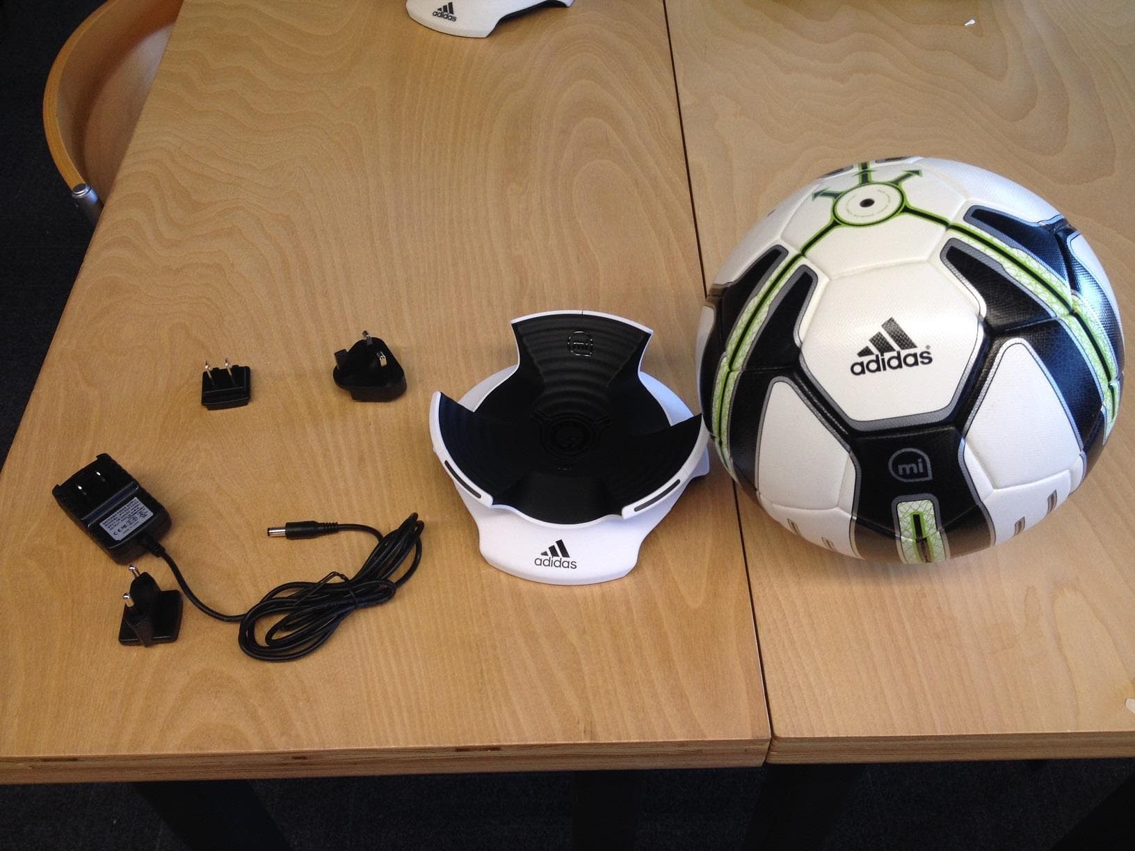 miCoach SMART BALL - FCC ID ZLGSMARTBALL - adidas AG (3)