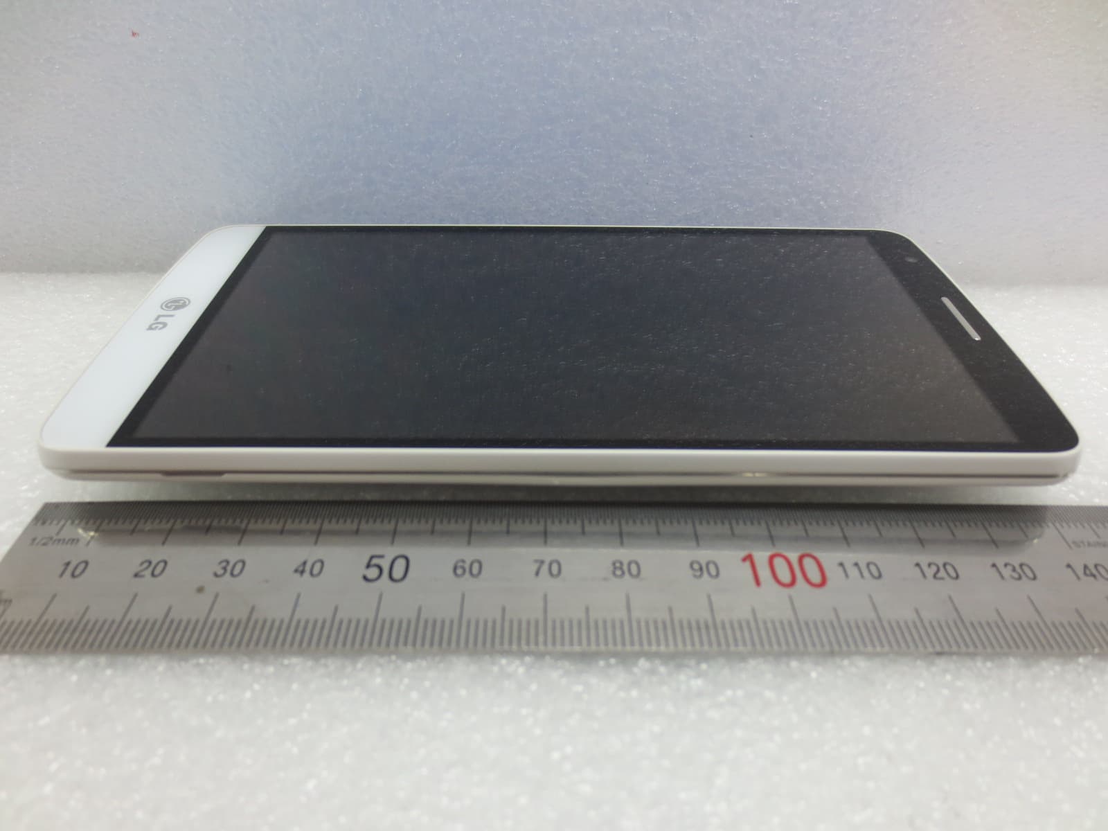 Cellular/PCS GSM/WCDMA Phone with WLAN, Bluetooth and RFID - FCC ID ZNFD690N - LG Electronics USA, Inc. (2)