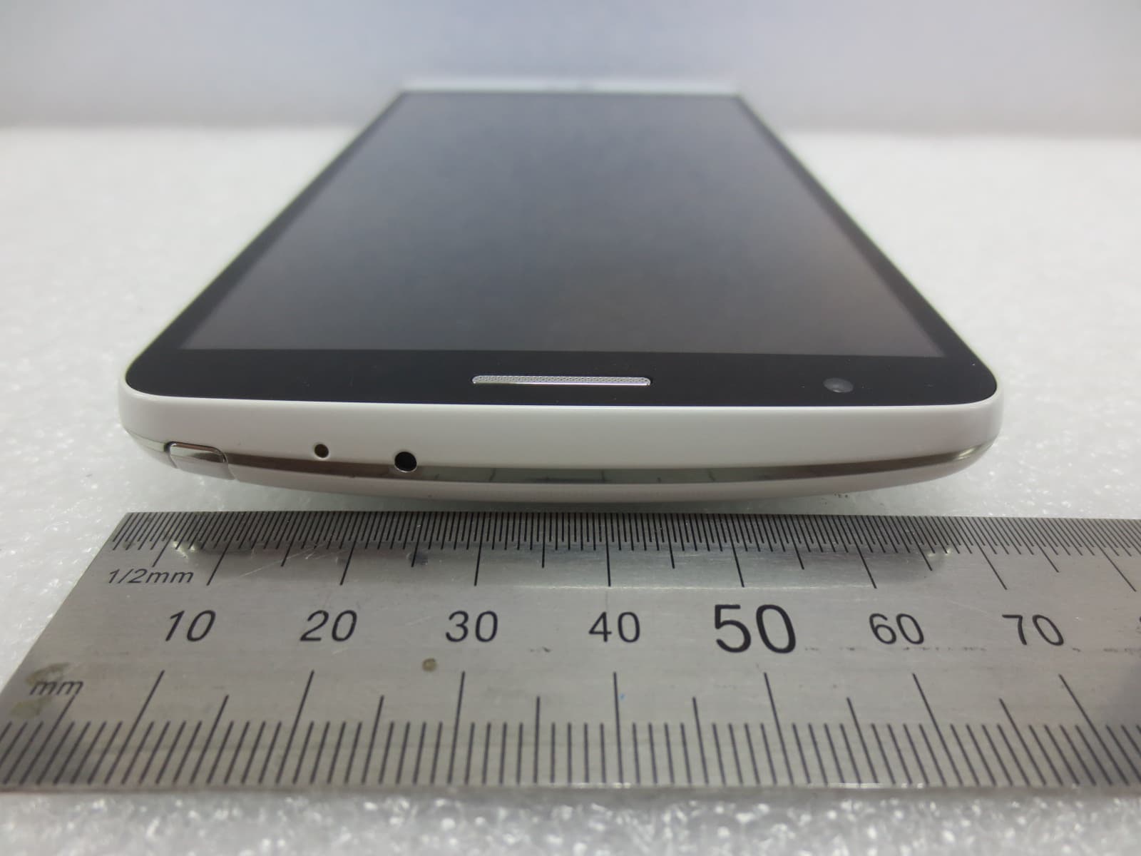 Cellular/PCS GSM/WCDMA Phone with WLAN, Bluetooth and RFID - FCC ID ZNFD690N - LG Electronics USA, Inc. (4)