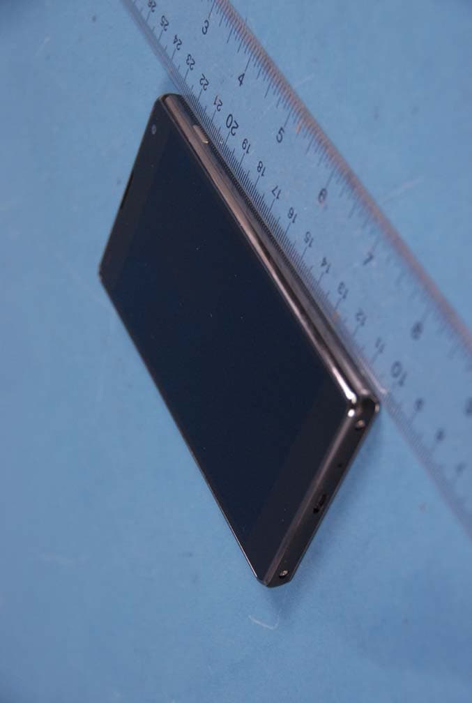 Multi-Band GSM/EDGE/WCDMA/LTE Phone with WLAN, Bluetooth and RFID - FCC ID ZNFE970 - LG Electronics USA, Inc. (2)