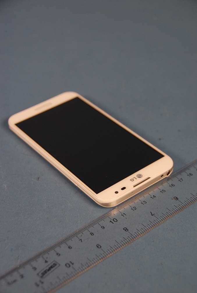 Portable Handset with Multi-Band GSM/EDGE/UMTS/LTE Phone with WLAN, Bluetooth and RFID - FCC ID ZNFE980 - LG Electronics USA, Inc. (2)