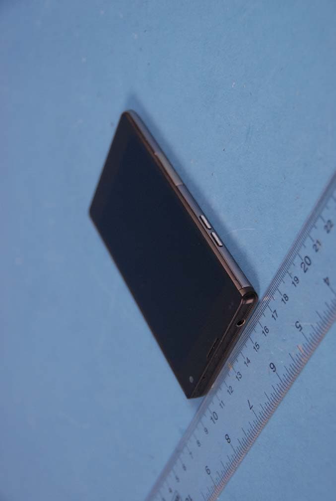 Cellular/ PCS CDMA Phone with PCS LTE, WLAN, Bluetooth and RFID - FCC ID ZNFLS970 - LG Electronics USA, Inc. (2)