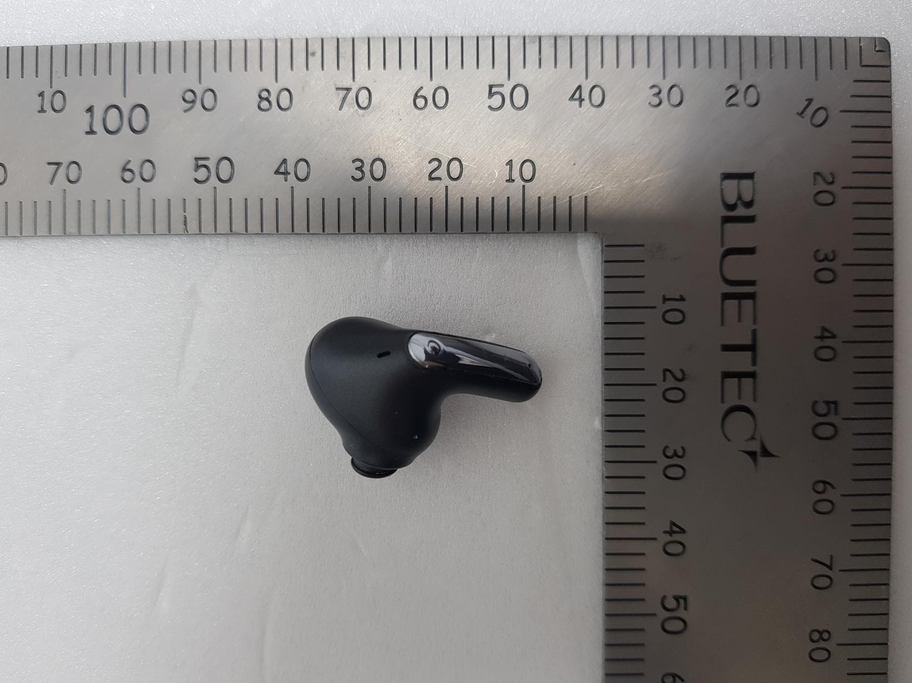 Bluetooth Earbud - FCC ID ZNFTONEFP8 - LG Electronics USA, Inc. (5)