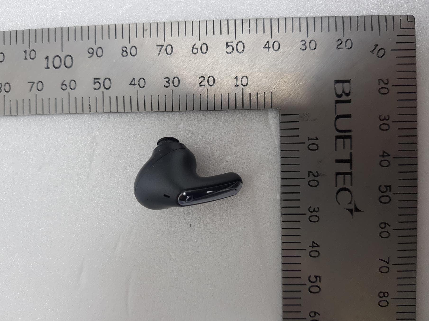 Bluetooth Earbud - FCC ID ZNFTONEFP8 - LG Electronics USA, Inc.