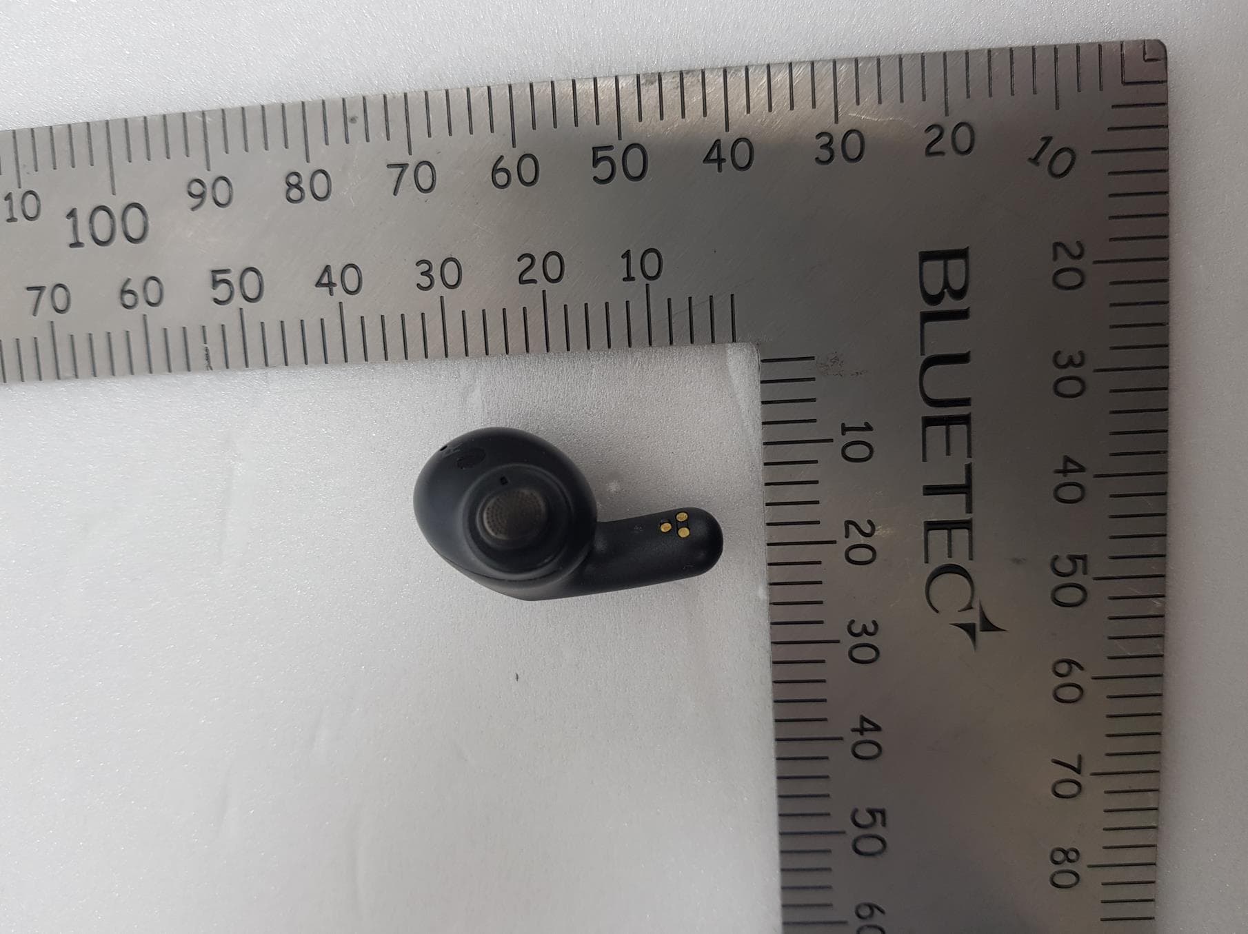 Bluetooth Earbud - FCC ID ZNFTONEFP8 - LG Electronics USA, Inc. (4)