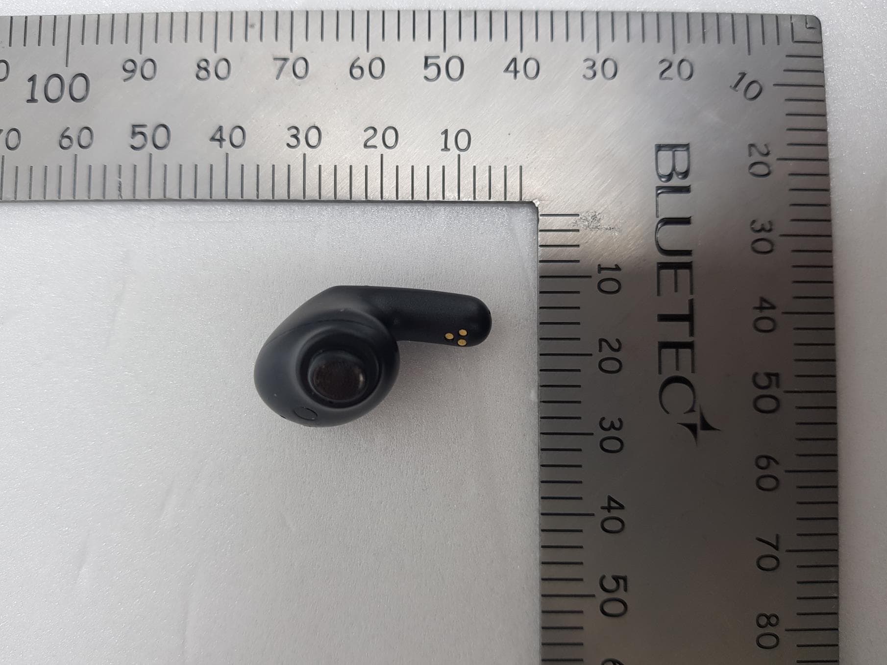 Bluetooth Earbud - FCC ID ZNFTONEFP8 - LG Electronics USA, Inc. (3)