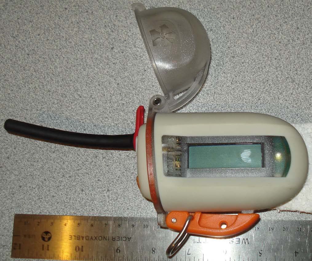PORTABLE VHF PTT MARINE RADIO TRANSCEIVER WITH GPS - FCC ID ZNJ0020926606 - Nautilus Lifeline Ltd. (2)