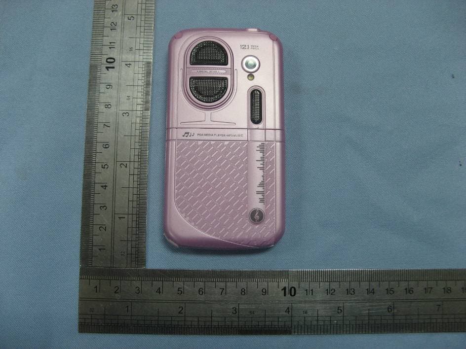 GSM MOBILE PHONE - FCC ID ZP7Q8 - CELL CITY INC.