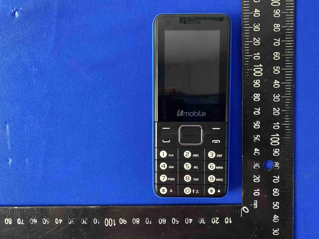 Mobile Phone - FCC ID ZSW-10-032 - b mobile HK Limited