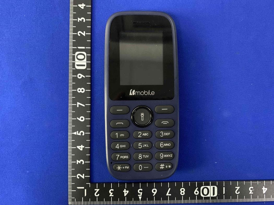 Mobile Phone - FCC ID ZSW-10-033 - b mobile HK Limited (4)