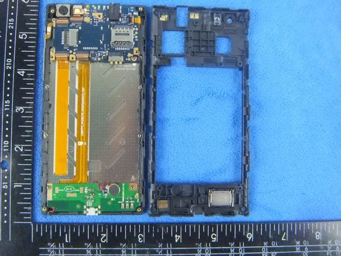 Mobile phone - FCC ID ZSW-30-010 - b mobile HK Limited (3)
