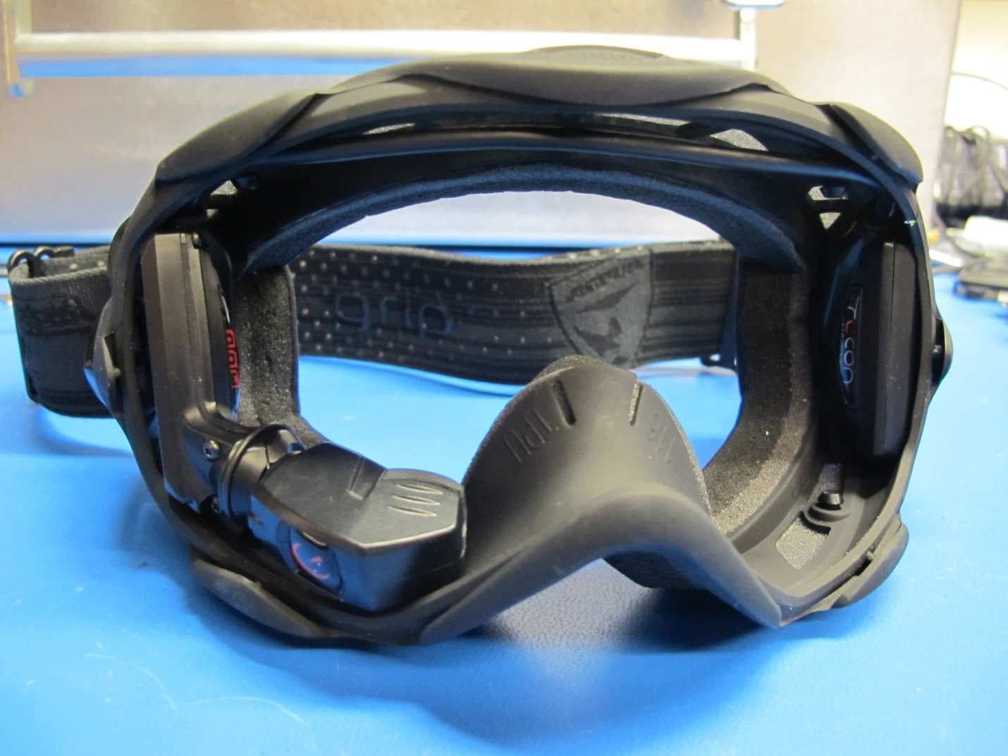 HEAD-MOUNT DISPLAY SYSTEM FOR SPORT GOGGLES - FCC ID ZW5007 - Recon Instruments, Inc. (2)