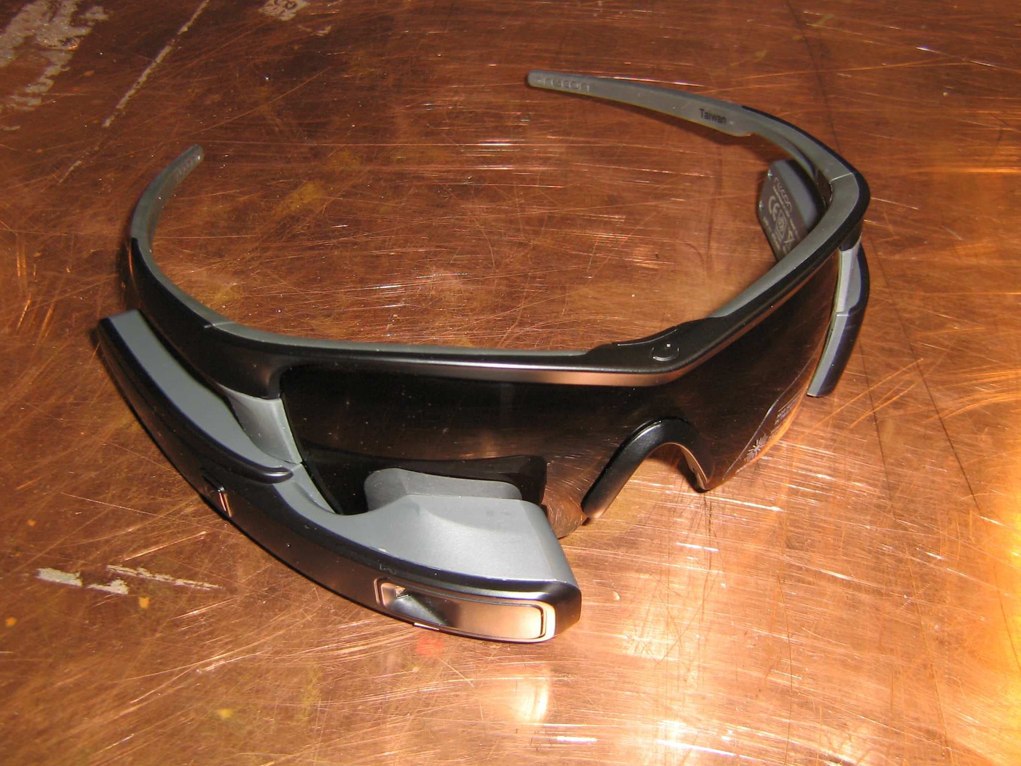 Heads up display for sports eyewear - FCC ID ZW5009 - Recon Instruments, Inc. (3)