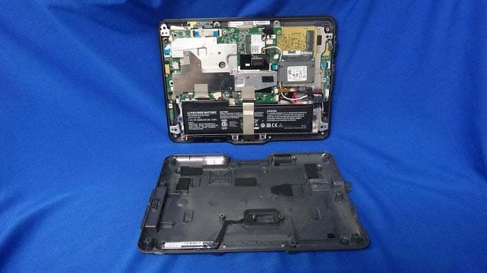 TABLET PC - FCC ID ZWMT10CA10 - Ubiqconn Technology, Inc. (2)