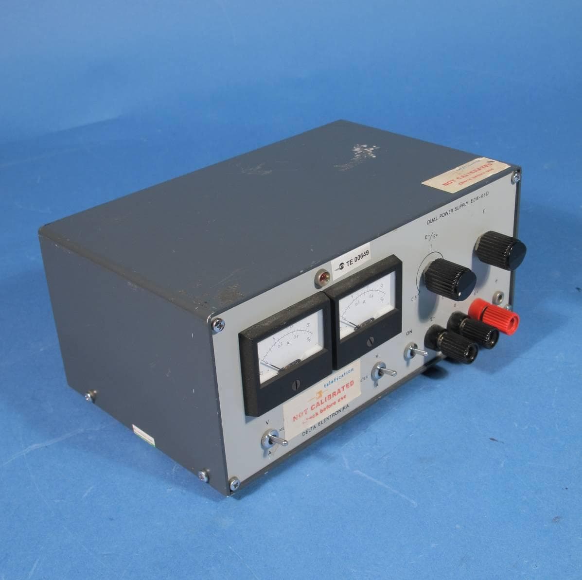 Device for receiving and sending signals for indoor blinds - FCC ID ZY4ABC22 - Coulisse B.V. (2)