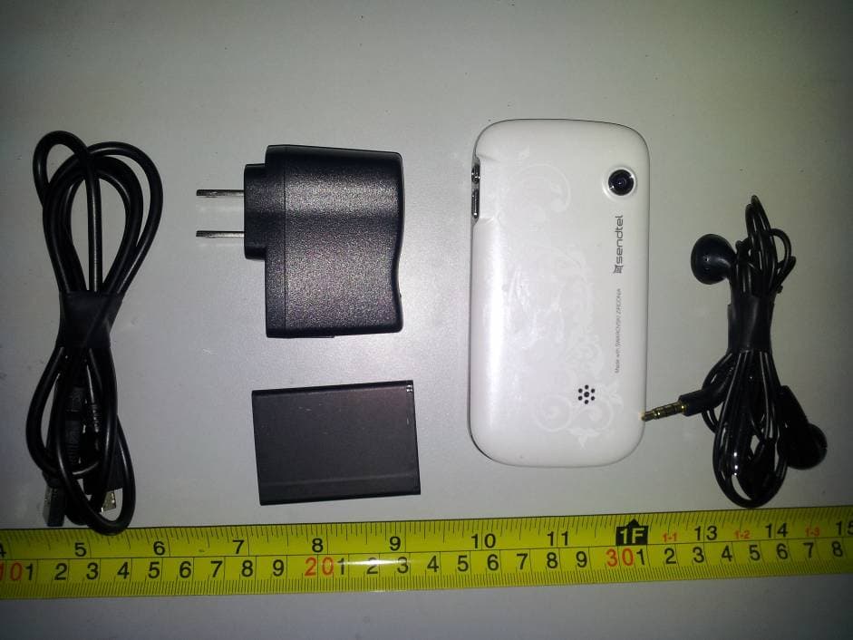 GSM Mobile Phone - FCC ID ZYPE760 - Nexpro International Limitada