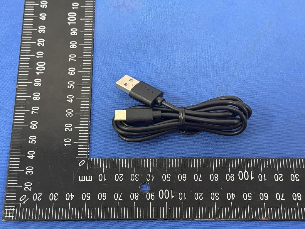 Personal CD/MP3 Player with FM PLL Radio - FCC ID 2A38HSB3706 - Jenmart Industrial (HK) Co., Limited