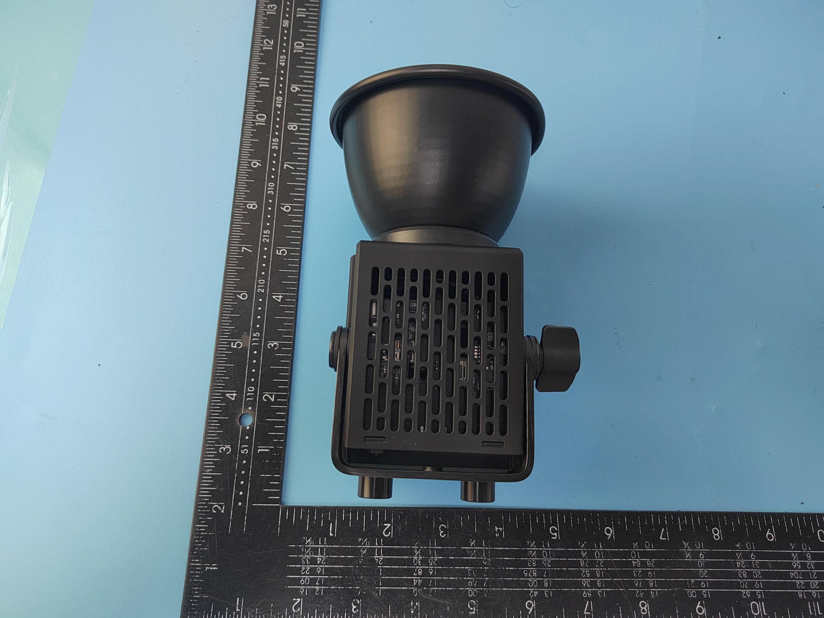 COB Photographic Video Light - FCC ID 2A438-U8 - Shenzhen Lineng Technology Co., Ltd.