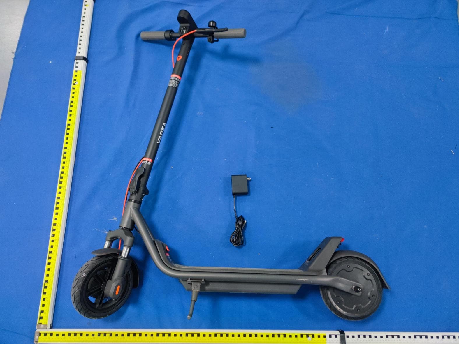 Electric Scooter - FCC ID 2A4CE-S1LITE - Shenzhen LEQI Intelligent Technology Co., Ltd.