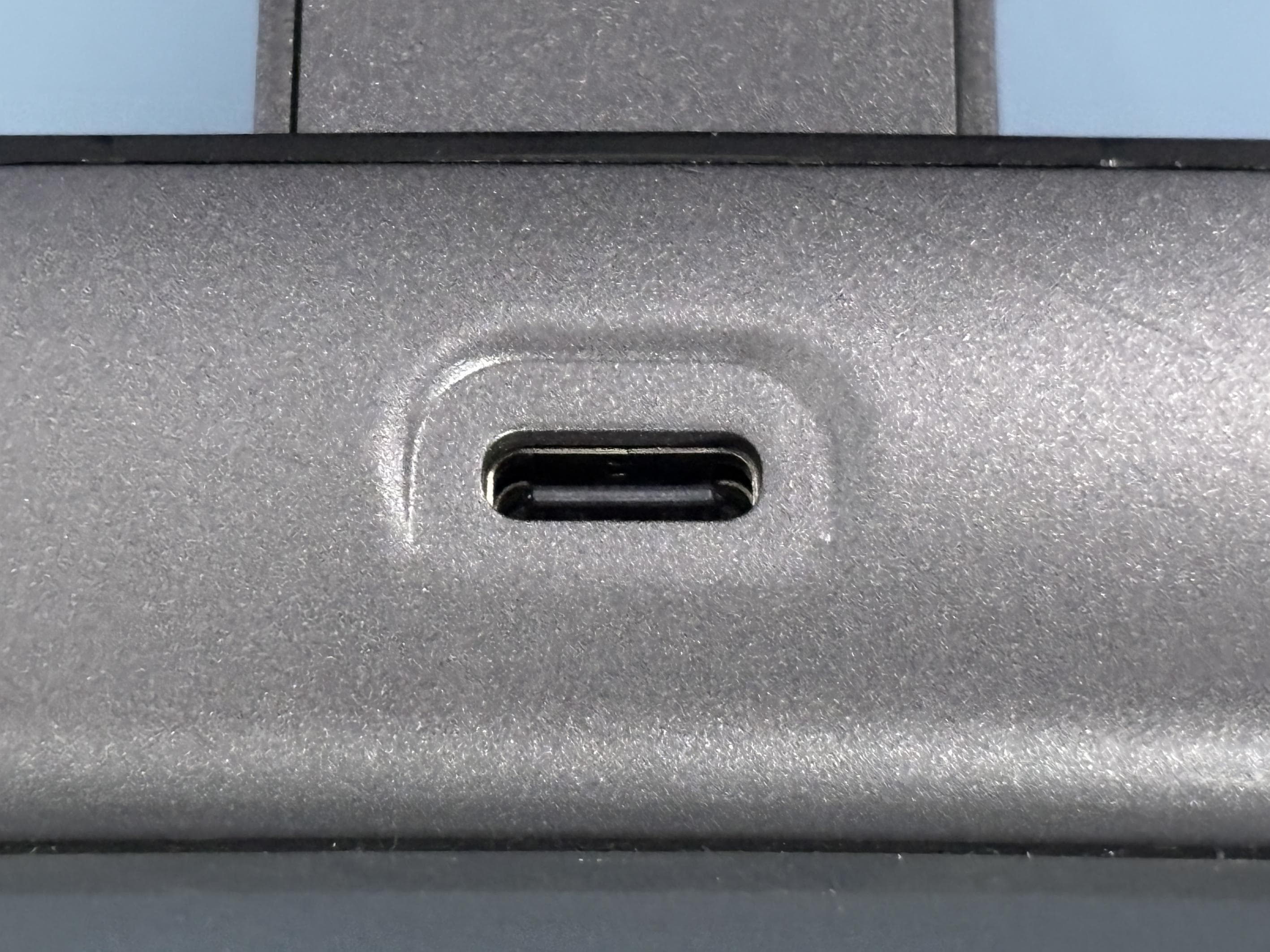 3-in-1 Wireless Charger - FCC ID 2A4N3-T12 - Shenzhen You & Me Electronics Co.,LTD