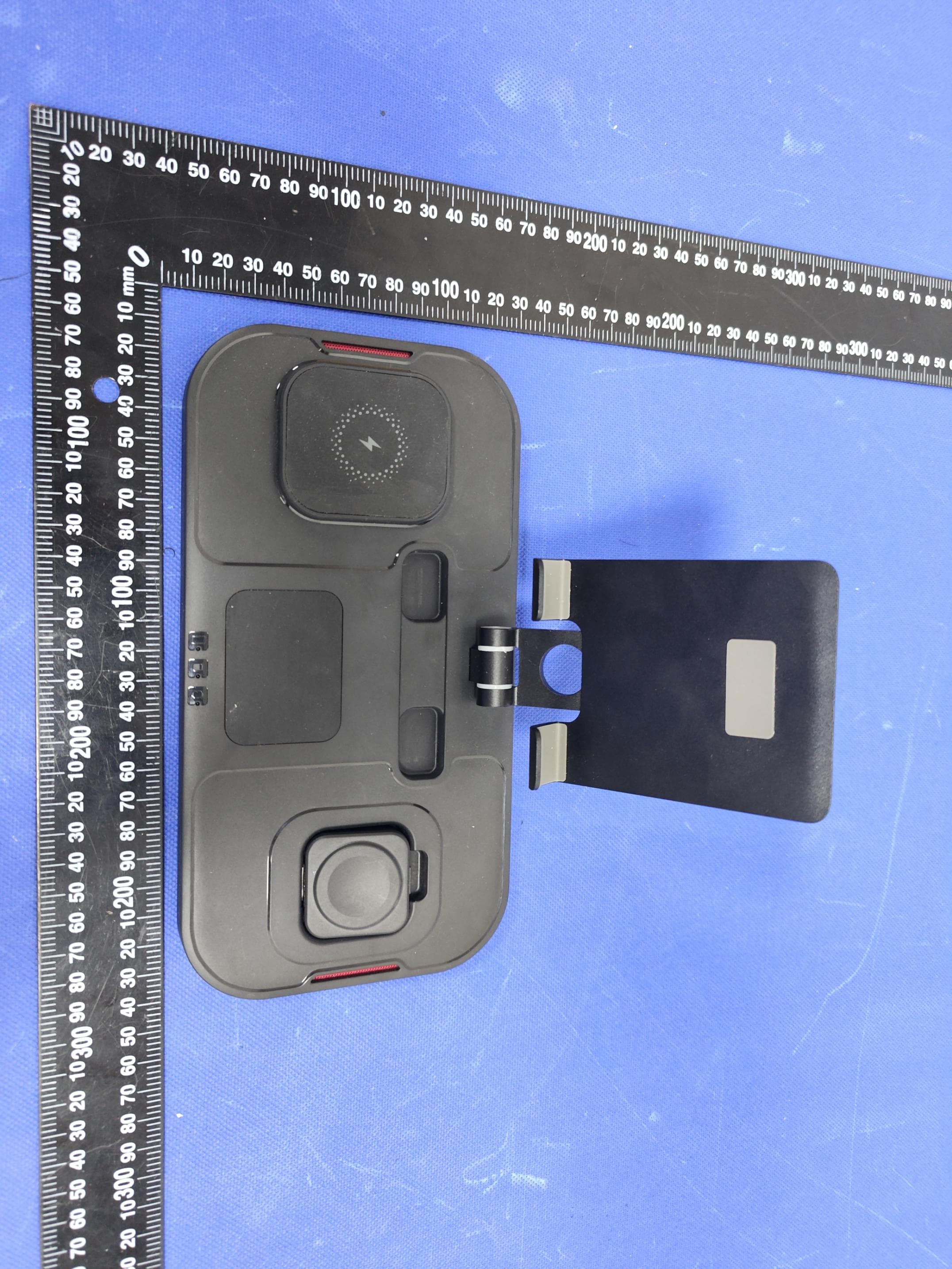 Multifunctional wireless charging station - FCC ID 2A5DD-XF-C11 - Shenzhen Xuanfeng Innovations Technology Co., Ltd.