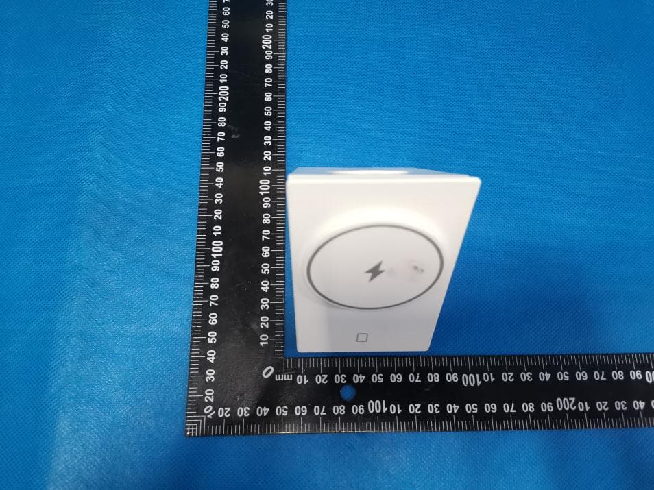 3-in-1 Magnetic Wireless Charging Stand - FCC ID 2A5RCT600-F - Shenzhen Dsenbor Technology Co., Ltd.