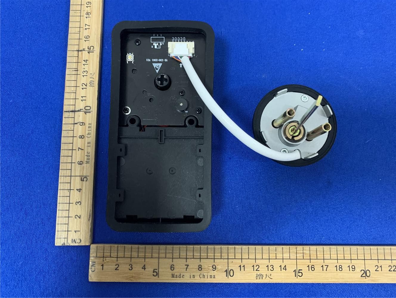 Deadbolt lock - FCC ID 2A5ZQ-RD02 - GEEK TECHNOLOGY CO.LTD