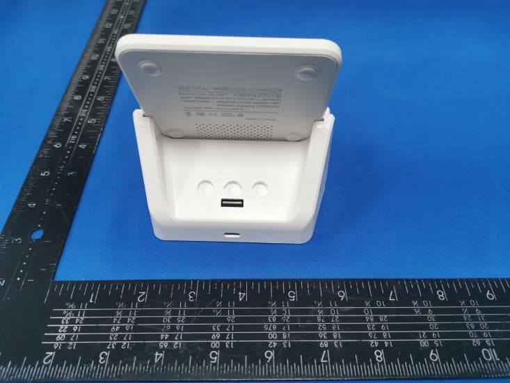 wireless charger with phone holder - FCC ID 2A69N-XD-W-007 - Shenzhen Xian da Cheng Electronics Co.,Ltd