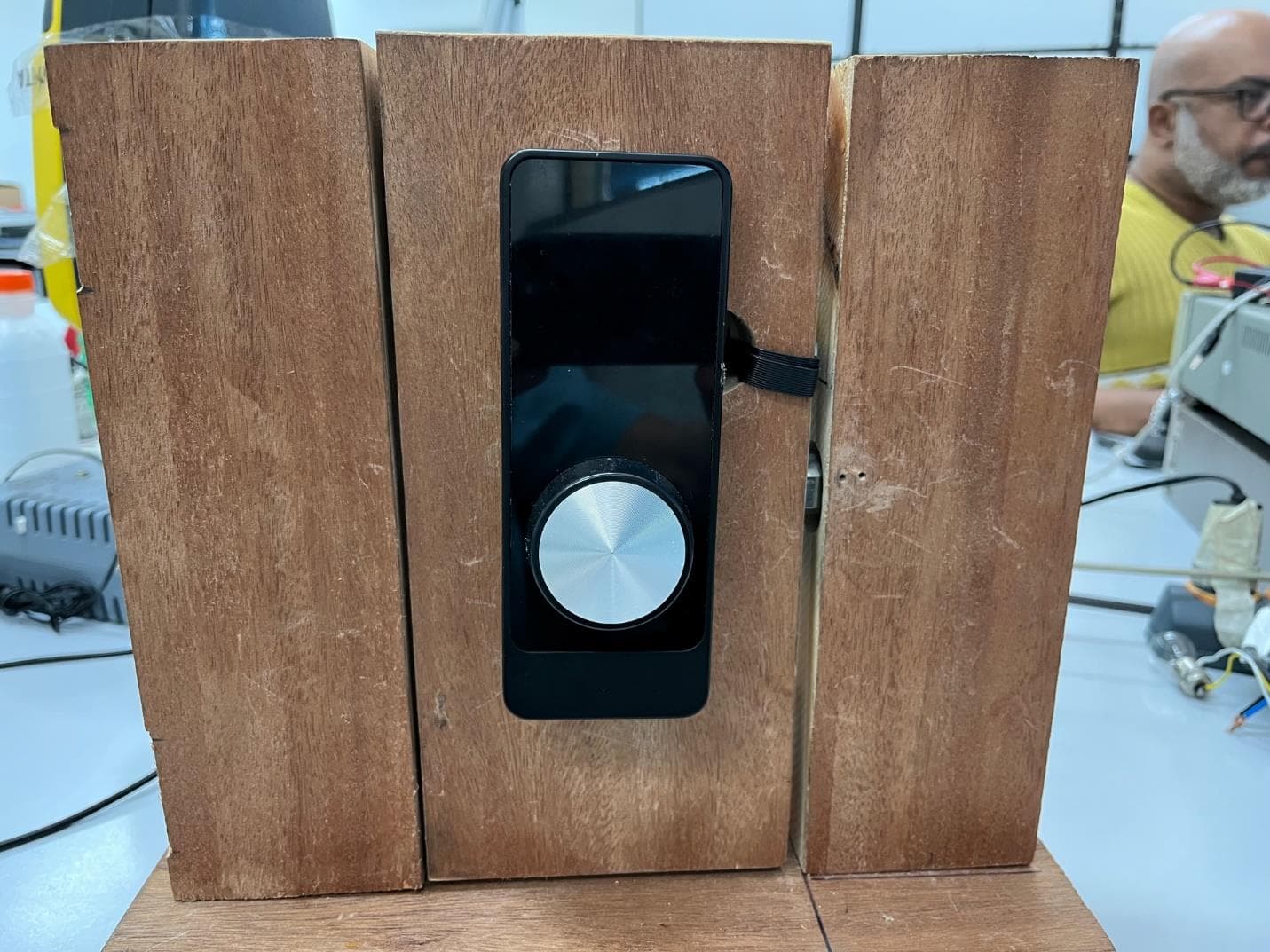 Electronic Controlled Door Lock - FCC ID 2A6CYEZYLOCKUSW40 - Brisa America Corp.