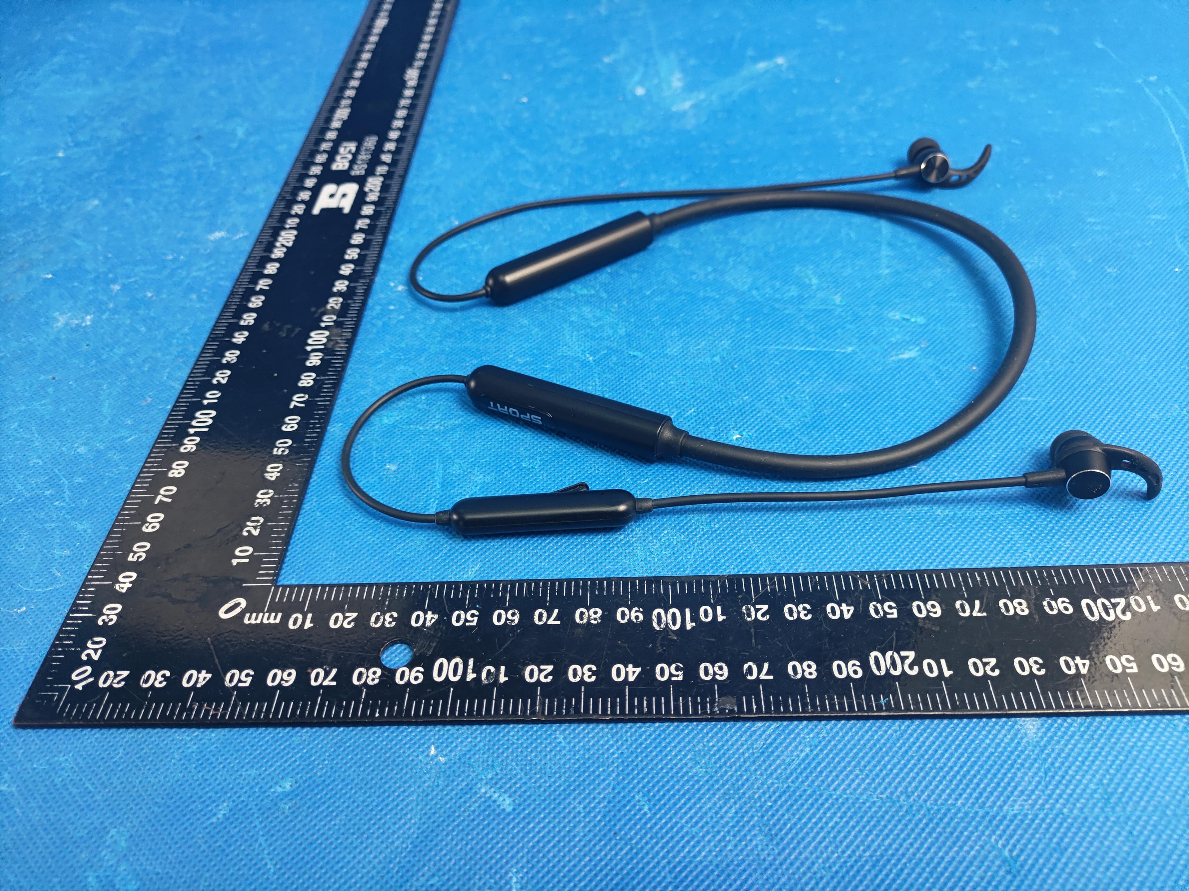 Halterneck sports headphones - FCC ID 2A7GB-N7 - Shenzhen Jiechen Technology Co. LTD
