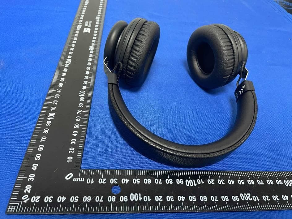 Wireless Headphones - FCC ID 2A7J2-BHS6P - CG Mobile SAS