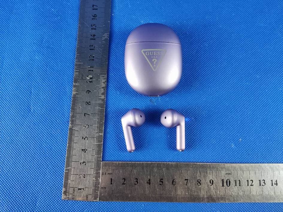 wireless earphone - FCC ID 2A7J2-GUTWST82 - CG Mobile SAS