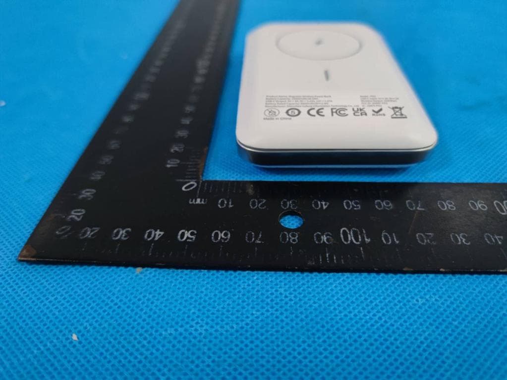 Magnetic Wireless Power Bank - FCC ID 2A8WF-PO2 - Shenzhen Yufeng Information Technology Co., Ltd.