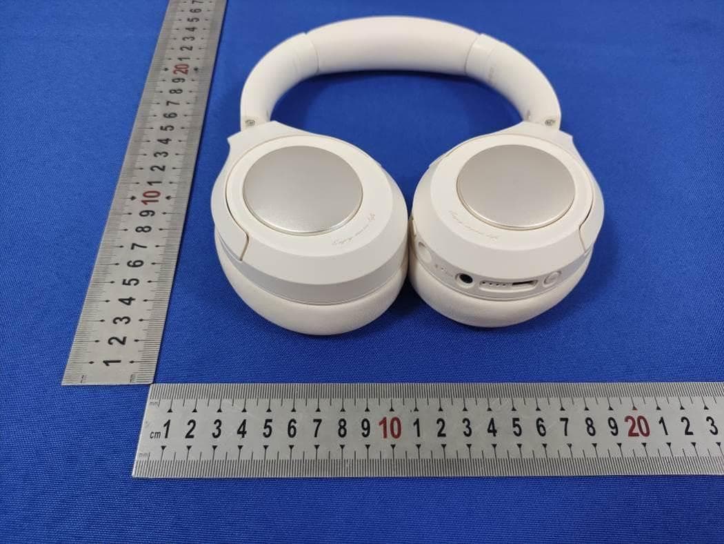 Headphone - FCC ID 2A9CM-01 - Dongguan Awu Technology Co., Ltd.