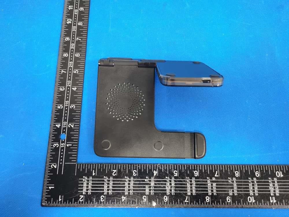 Three-in-one Wireless Charger - FCC ID 2A9KG-B32 - Shenzhen Mengzheng Technology Co., Ltd.