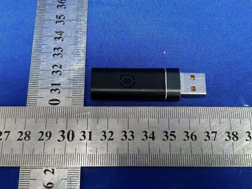 Dongle - FCC ID 2AAFM-RGC0007 - Corsair Memory, Inc.