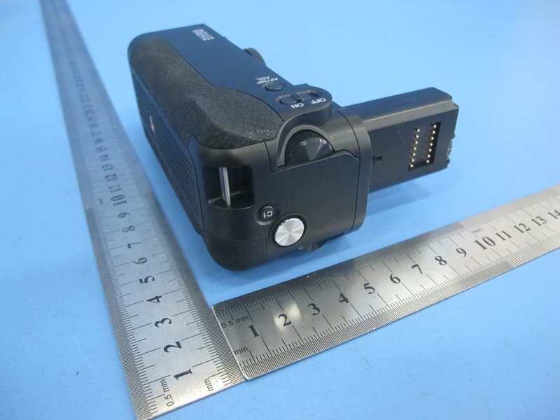 Battery grip - FCC ID 2AAPF-MKA7 - Hongkong Meike Digital Technology Co., LTD.