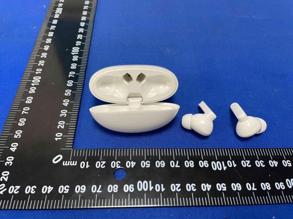Prodigy Pro TWS Earphones with Charging Case - FCC ID 2AAPK-MA-3675B - Shenzhen Kingsun Enterprises Co., Ltd.