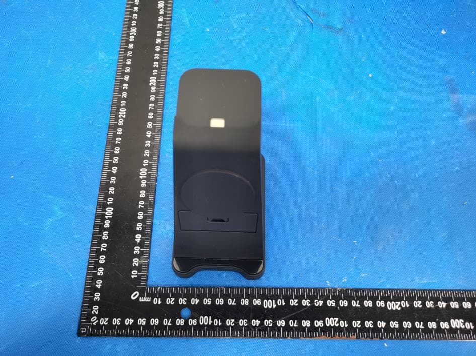 Wireless Charger - FCC ID 2AAUS-W18 - Shenzhen Zhiluling Technology Co.,Ltd